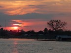 last sunset on Santubong River.JPG (87 KB)